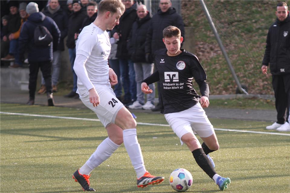 Traf doppelt, aber verlor mit dem SC Reken in Holtwick: Luca Knüver (rechts)