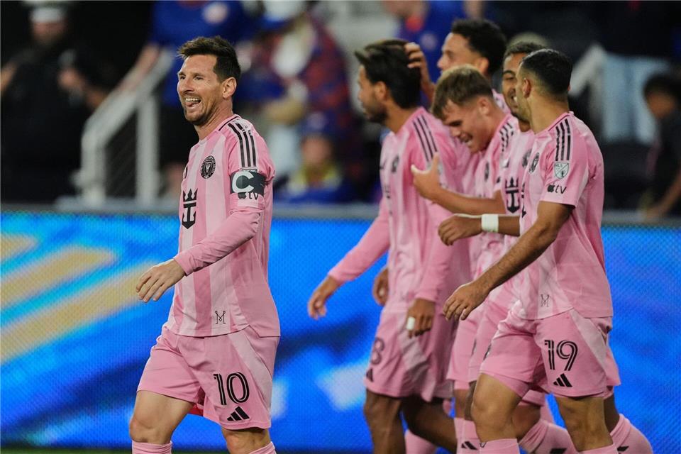 Traf erneut doppelt für Inter Miami: Lionel Messi (l).Joshua A. Bickel/AP/dpa