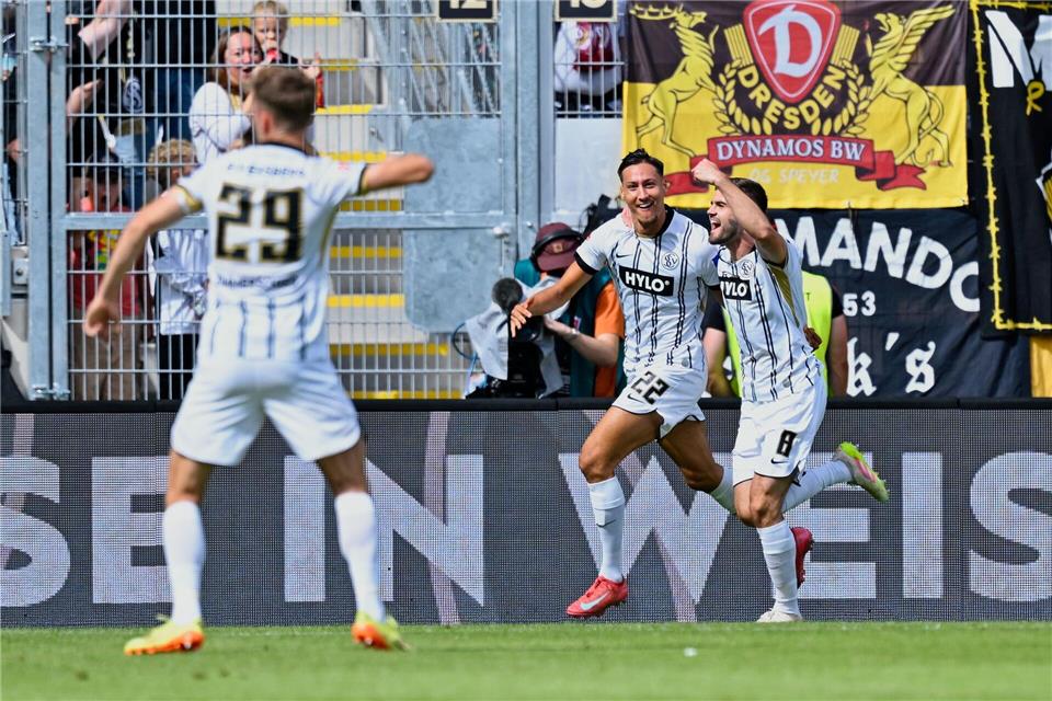 Traf gegen Dresden doppelt: Elversbergs Younes Ebnoutalib.Uwe Anspach/dpa