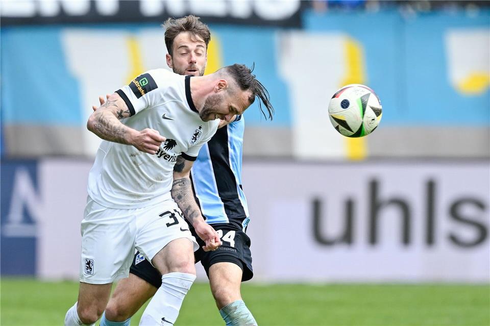 Traf per Kopf: „Löwen“-Profi Hobsch. (Archivbild)Uwe Anspach/dpa