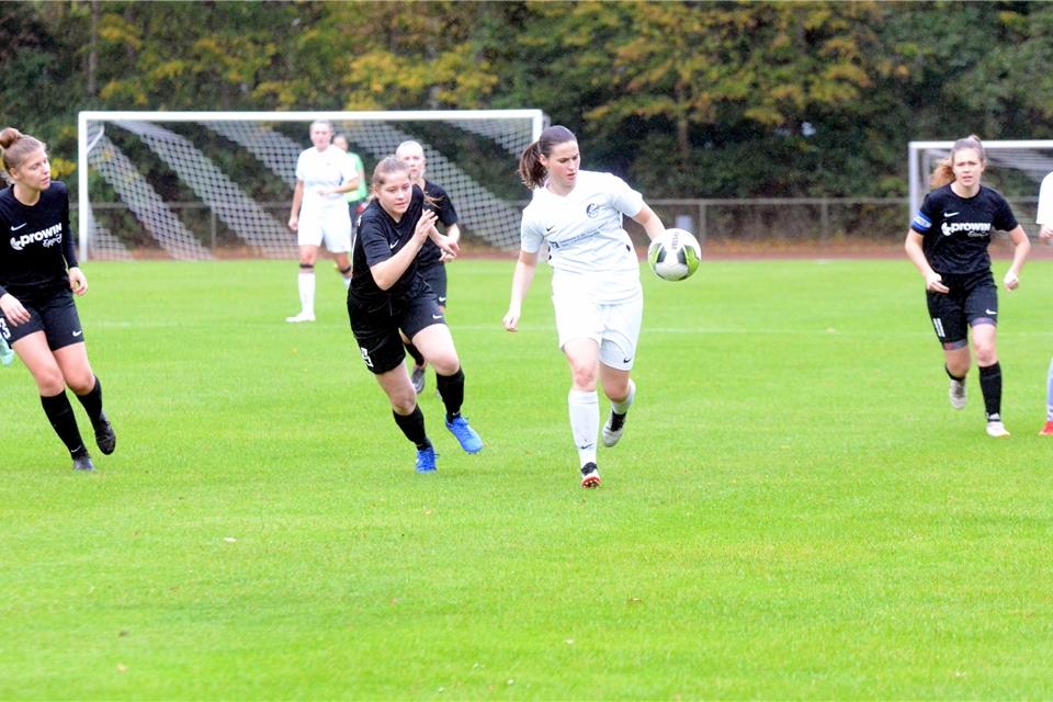 Traf vierfach beim 10:2-Erfolg ihrer Rekenerinnen bei der SG: Melanie Schoppen.