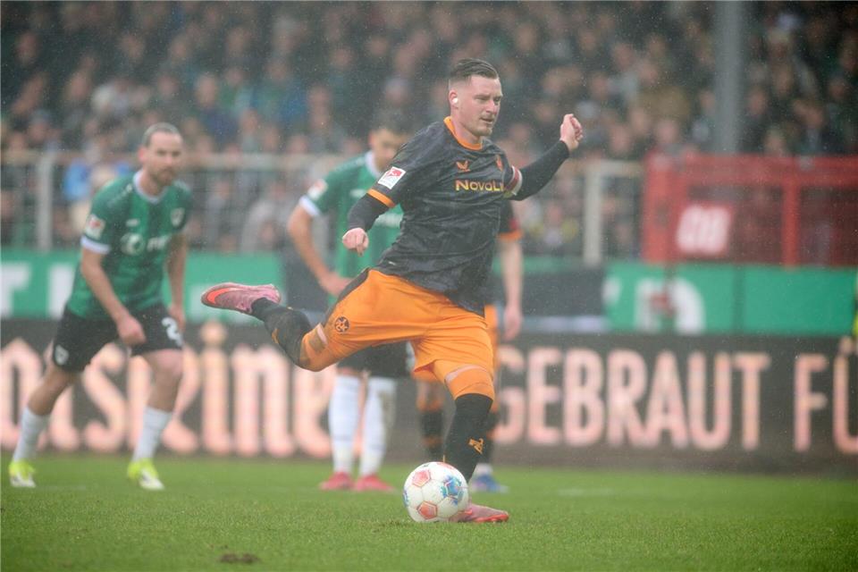 Traf vom Elfmeterpunkt: Marlon Ritter.Bernd Thissen/dpa