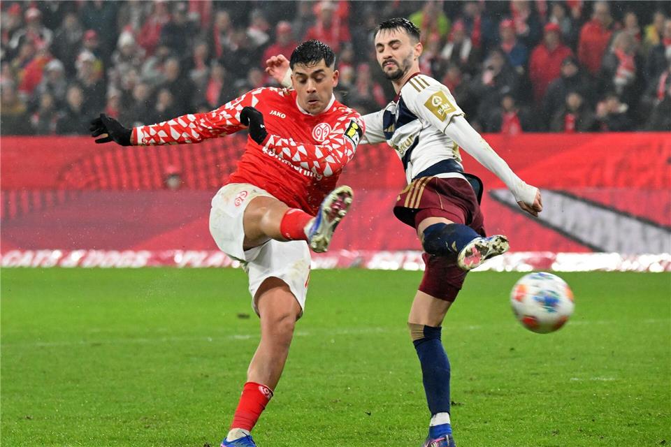 Traf vor der Pause zum 1:0: Nadiem Amiri (l).Torsten Silz/dpa