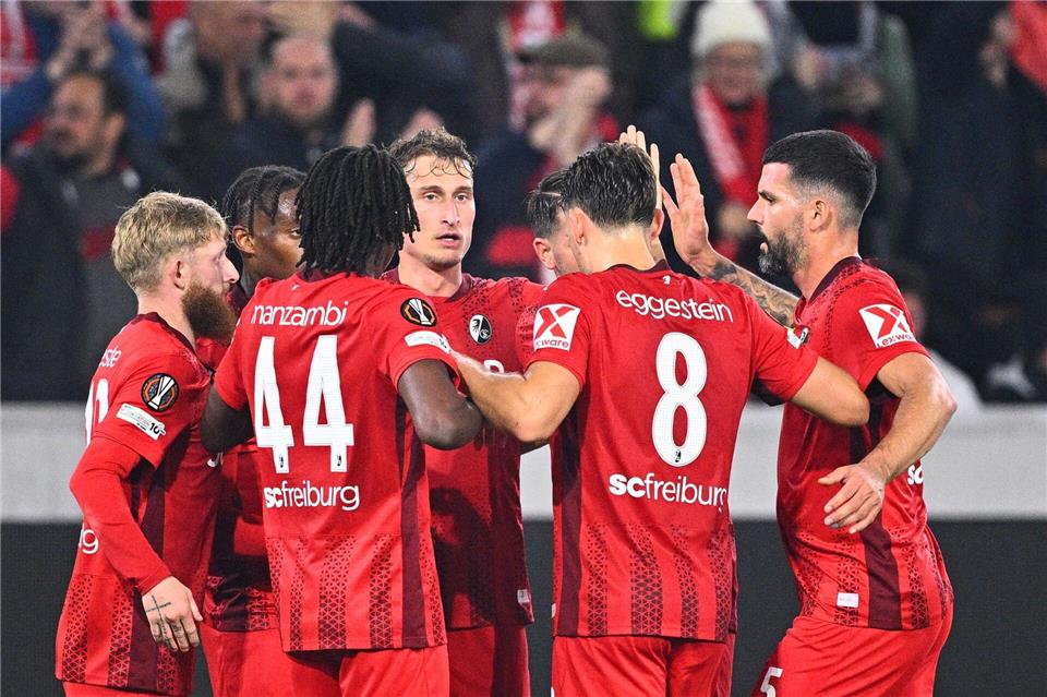 Traf zum 1:0 für Freiburg: Mittelfeldspieler Patrick Osterhage (M.).Tom Weller/dpa
