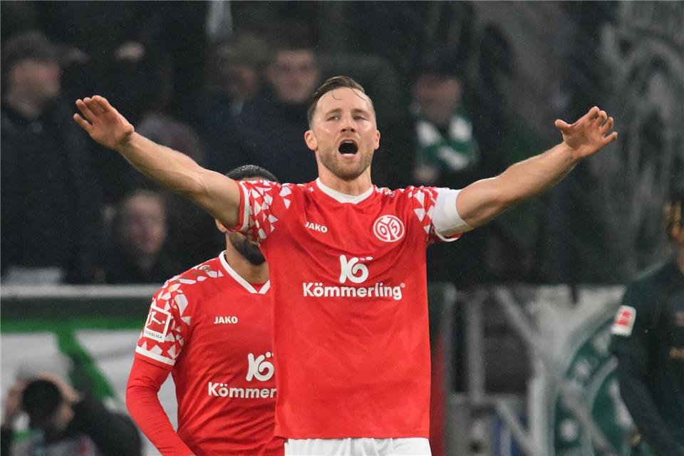 Mainz nach spätem Schock wieder ohne Sieg: 1:1 gegen Bremen Traf zum 1:0 gegen Werder Bremen: Mainz-Kapitän Silvan Widmer.Torsten Silz/dpa