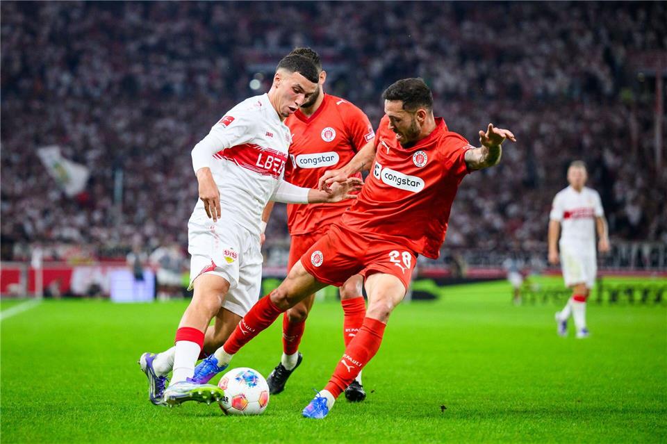 Demirovic glänzt: VfB verhindert St. Paulis Sprung auf eins Traf zum ersten Mal für den VfB: Bilal El Khannouss.Tom Weller/dpa