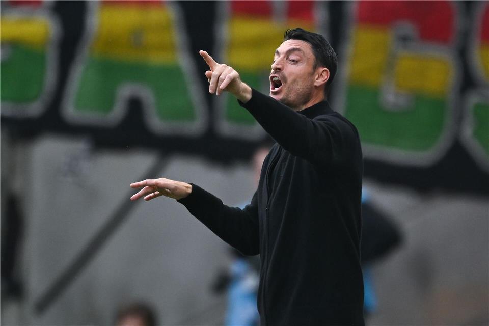 Trainer Albert Riera hofft mit Eintracht Frankfurt auf einen Sieg beim FC Augsburg. (Archivbild) Florian Wiegand/dpa