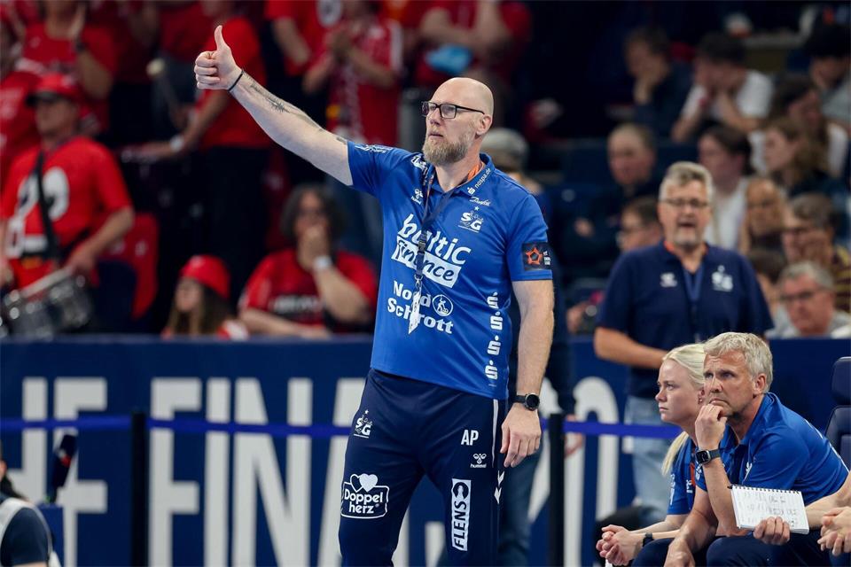Trainer Ales Pajovic und die SG Flensburg-Handewitt feierten den zweiten Sieg in der Gruppenphase der European League. (Archivbild)Philipp Szyza/dpa