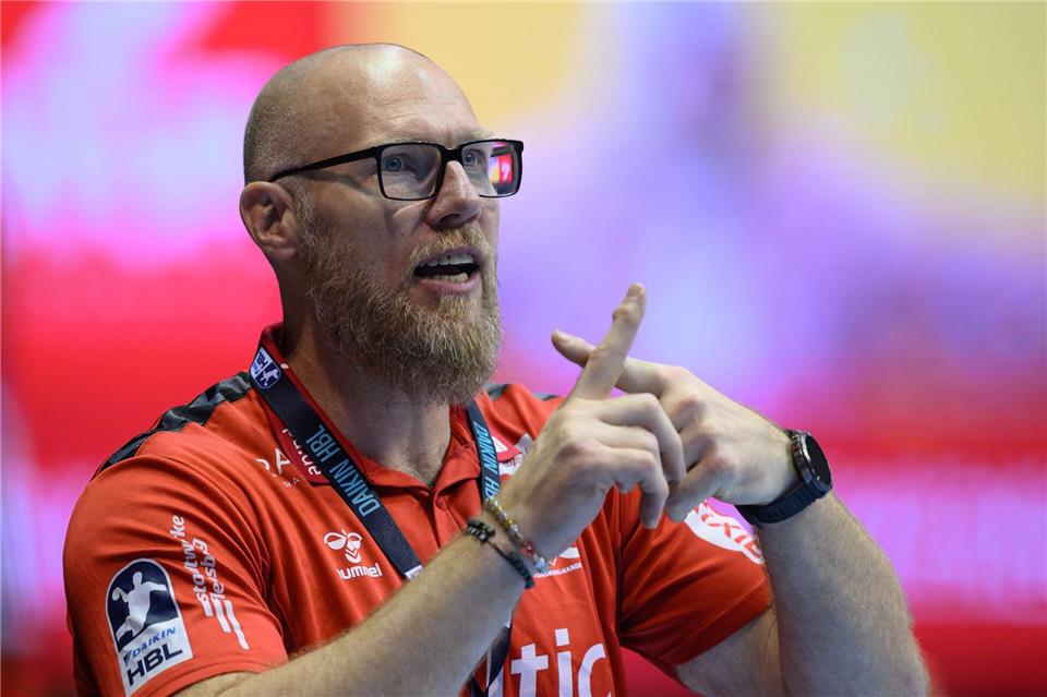 SG Flensburg-Handewitt bleibt ungeschlagen an der Spitze Trainer Ales Pajovic und die SG Flensburg-Handewitt hatten den HC Erlangen zu Gast.Hendrik Schmidt/dpa