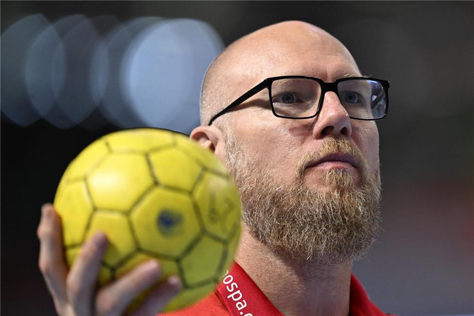 Trainer Ales Pajovic und die SG Flensburg-Handewitt starten bei der HSG Wetzlar in die neue Spielzeit.Hendrik Schmidt/dpa