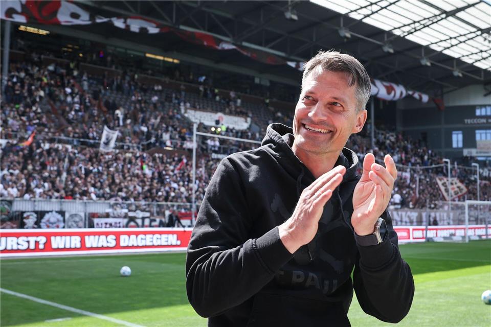 Trainer Alexander Blessin freut sich auf St.-Pauli-Zugang Ricky-Jade Jones.Christian Charisius/dpa