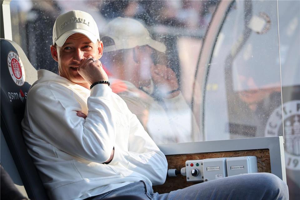 Trainer Alexander Blessin vom FC St. Pauli erhielt wegen seiner Schiri-Schelte eine Geldstrafe. (Archivbild)Christian Charisius/dpa