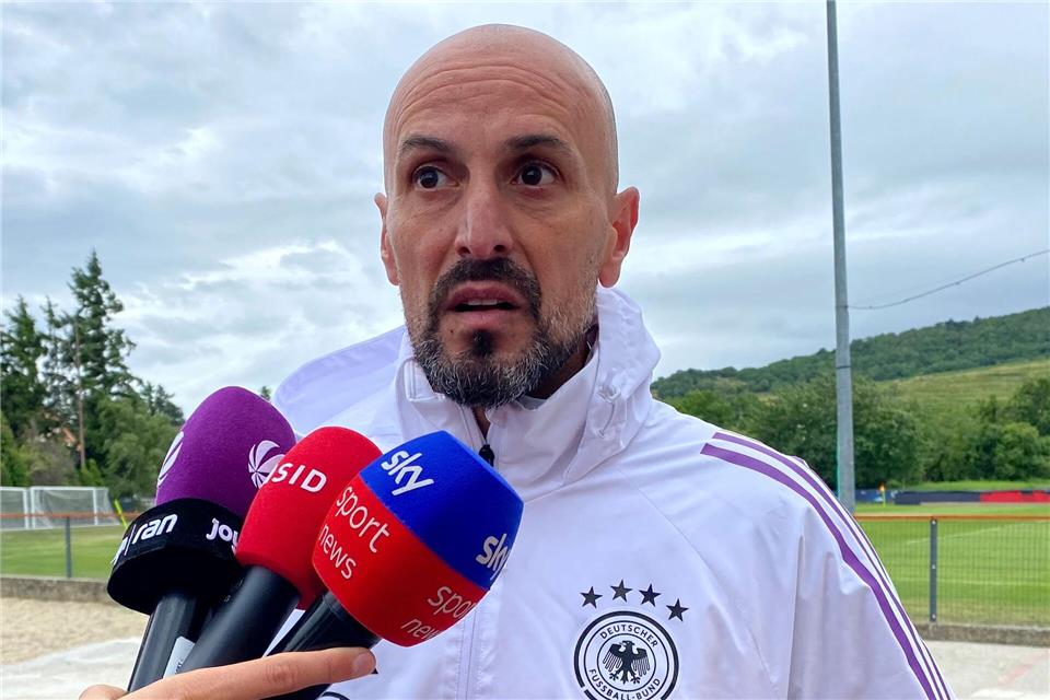 Trainer Antonio Di Salvo fordert zwei Siege seines Teams. (Archivbild)Christian Kunz/dpa