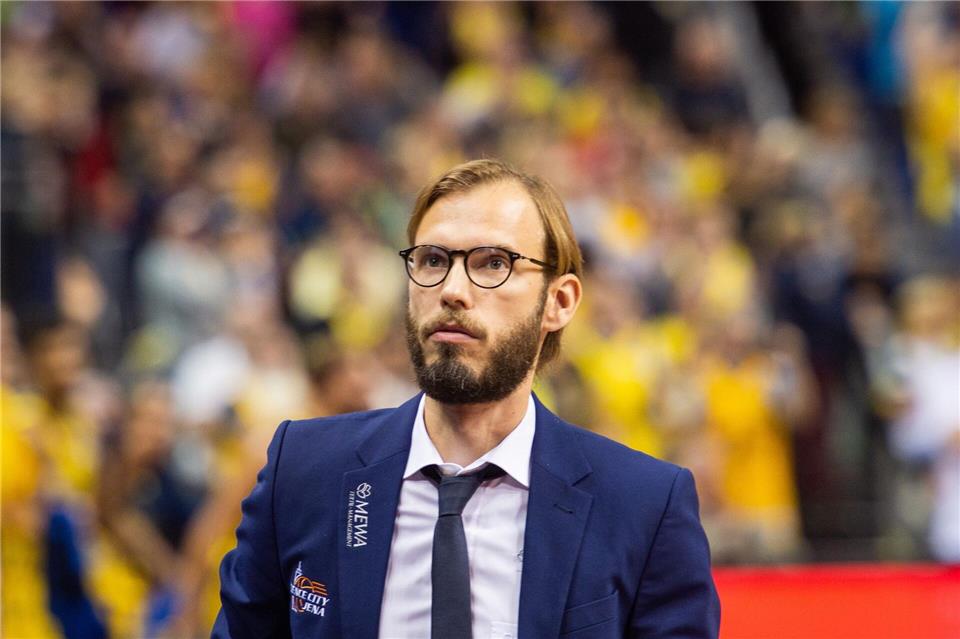 Trainer Björn Harmsen geht mit Jena in Vechta unter.Arne Immanuel Bänsch/dpa