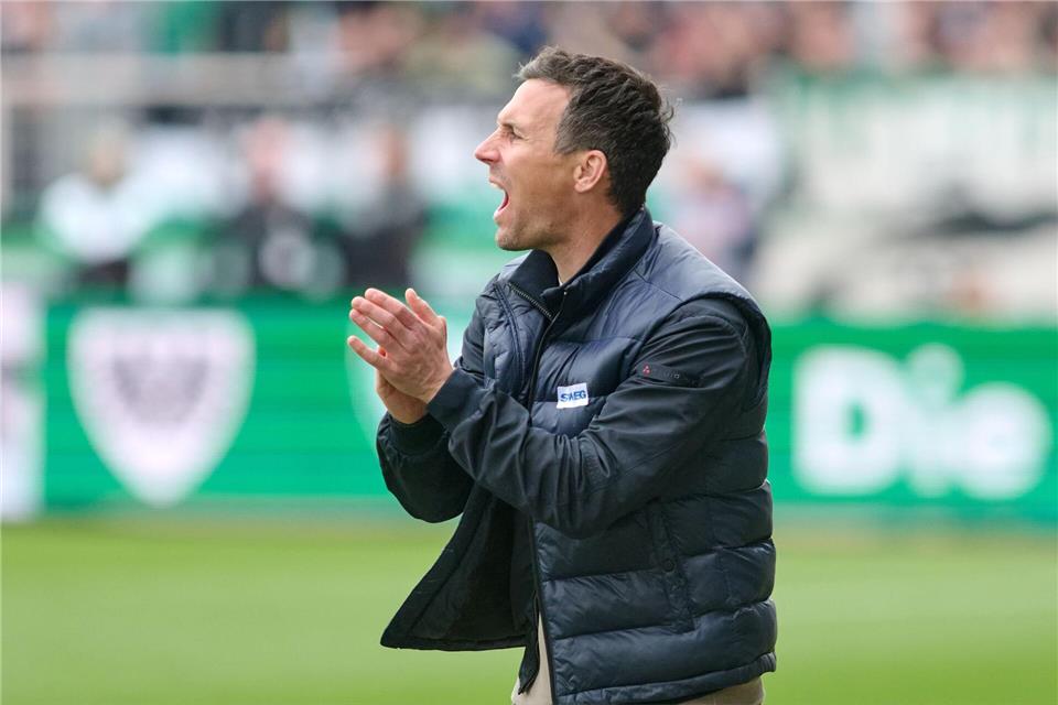 Trainer Christian Eichner und der KSC sind am Sonntag beim HSV zu Gast.Bernd Thissen/dpa