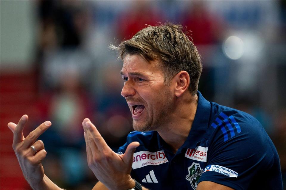 Hannover vergibt Chancen - Magdeburg siegt nach Zitterpartie Trainer Christian Prokop und die TSV Hannover-Burgdorf hatten den SC Magdeburg zu Gast.Julius Frick/dpa