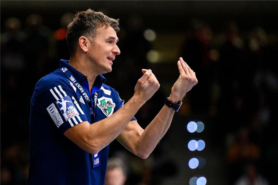 Trainer Christian Prokop und die TSV Hannover-Burgdorf spielten beim Bergischen HC.Tom Weller/dpa