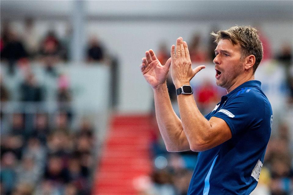 Trainer Christian Prokop und die TSV Hannover-Burgdorf spielten gegen die Füchse Berlin. (Archivbild)Julius Frick/dpa