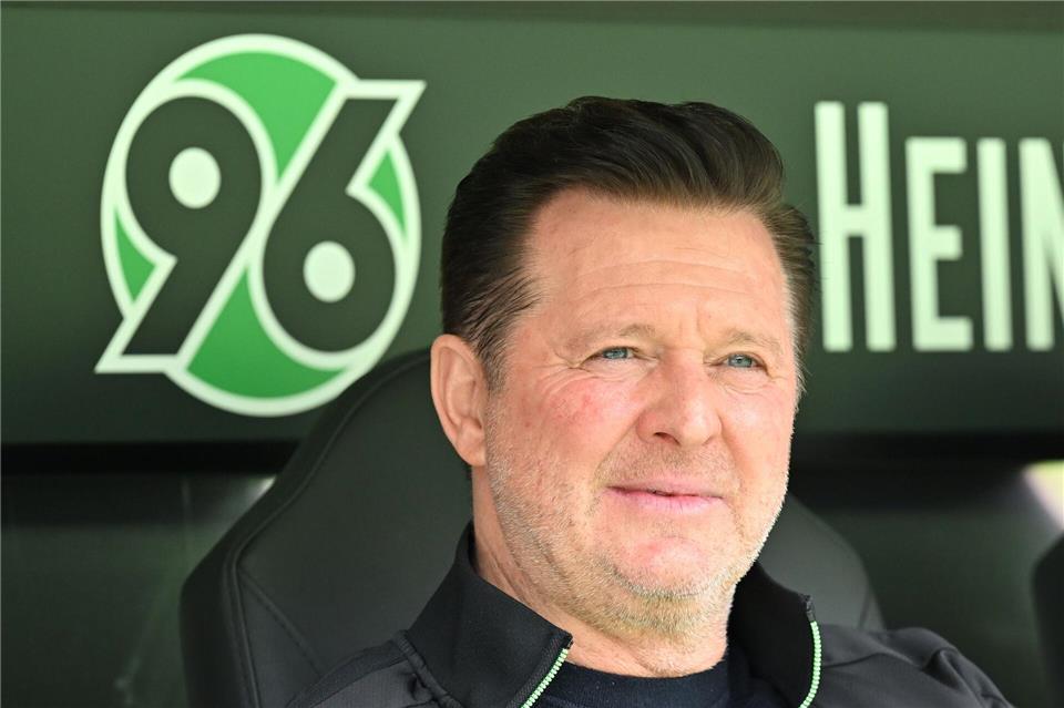 Trainer Christian Titz will mit Hannover 96 wieder oben mitspielen. (Archivbild)Swen Pförtner/dpa