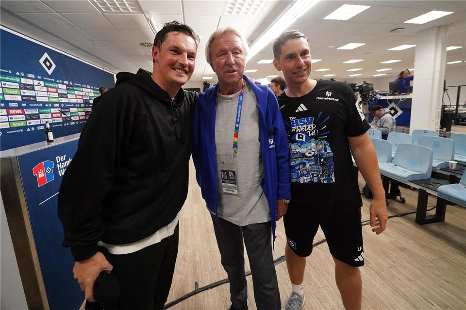 Trainer-Duo mit Legende: HSV-Trainer Merlin Polzin (l), Co-Trainer Loic Favé (r) und Nachwuchsdirektor Horst Hrubesch. Marcus Brandt/dpa