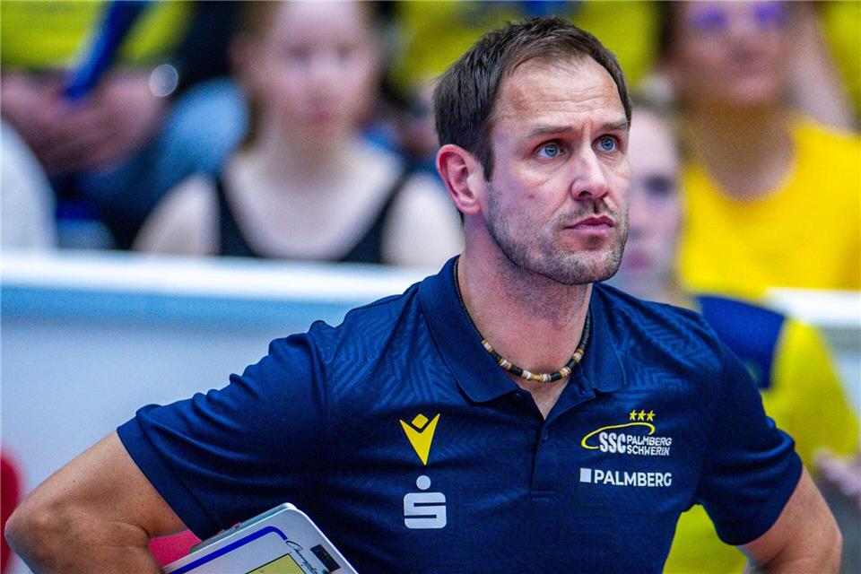 Trainer Felix Koslowski vom SSC Palmberg Schwerin. (Archivbild)Jens Büttner/dpa