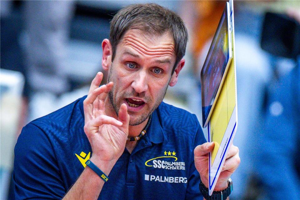 Trainer Felix Koslowski vom SSC Palmberg Schwerin.Jens Büttner/dpa