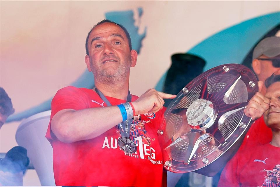 Trainer Frank Schmidt hat den 1. FC Heidenheim in die Fußball-Bundesliga geführt.