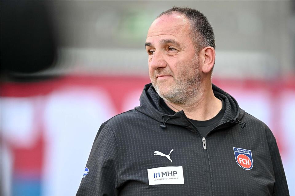 Trainer Frank Schmidt muss in Heidenheim eine fast aussichtslose Situation moderieren.Harry Langer/dpa