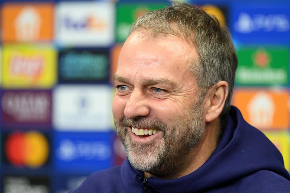 Trainer Hansi Flick wünscht Marc-André ter Stegen alles Gute.Kamaryt Michal/CTK/dpa