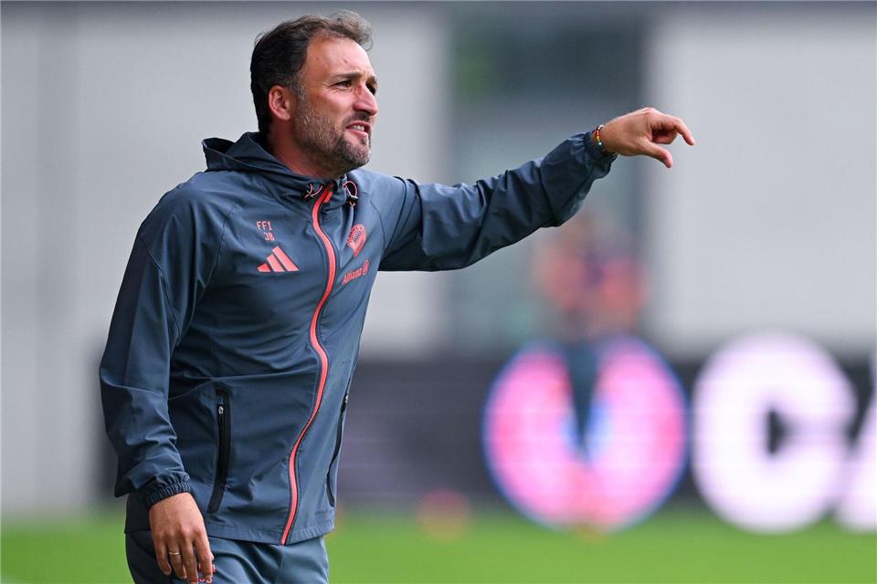 Trainer Jose Barcala (Bayern München) sieht einige Tore seines neuen Teams.Sven Hoppe/dpa