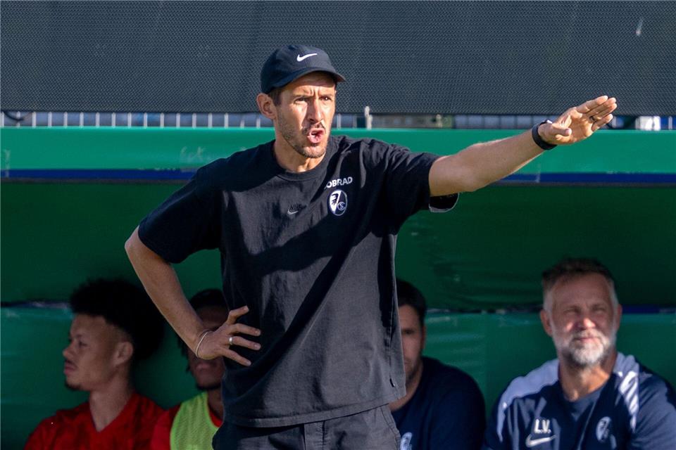 Trainer Julian Schuster und der SC trafen in einem Testspiel auf den FC Luzern. (Archivbild)David Inderlied/dpa