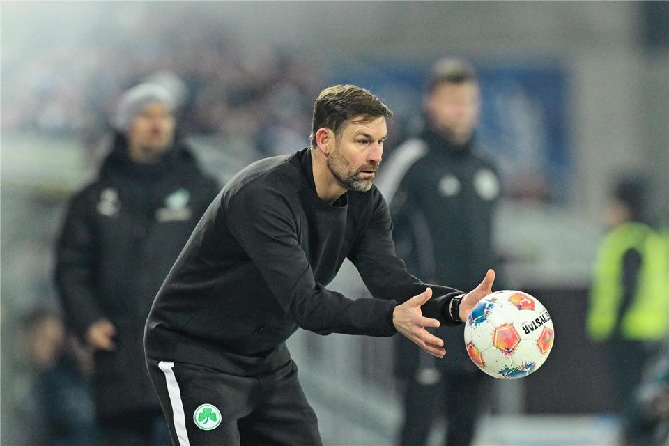 Trainer Kleine hadert mit der verspielten Führung.Uwe Anspach/dpa