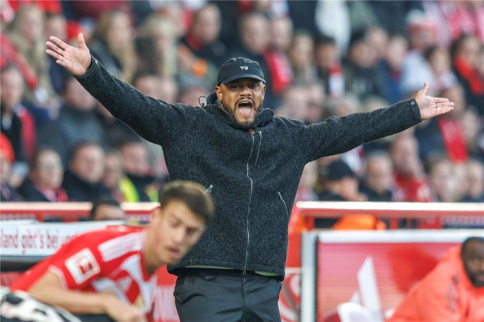 Trainer Kompany hatte mit den Bayern schon zwei schwere Spiele in Köpenick. (Archivbild)Andreas Gora/dpa