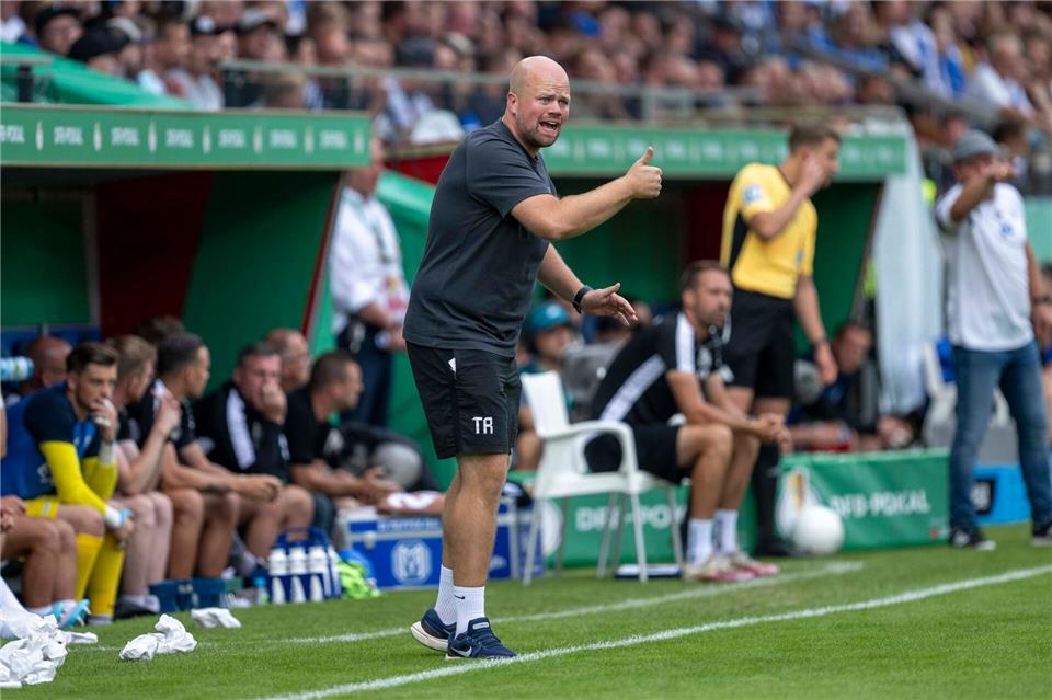 Trainer Lucas Beniermann vom SV Meppen. (Archivbild) David Inderlied/dpa
