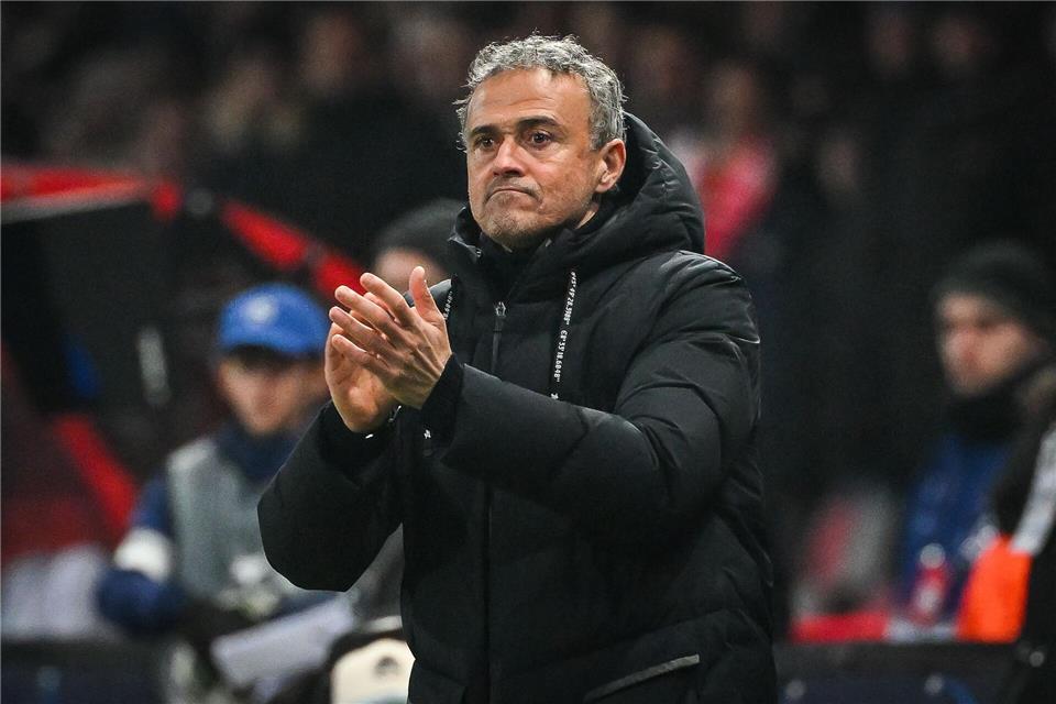 Trainer Luis Enrique hat mit Paris Saint-Germain vorzeitig die Meisterschaft in Frankreich gewonnen.Matthieu Mirville/ZUMA Press Wire/dpa