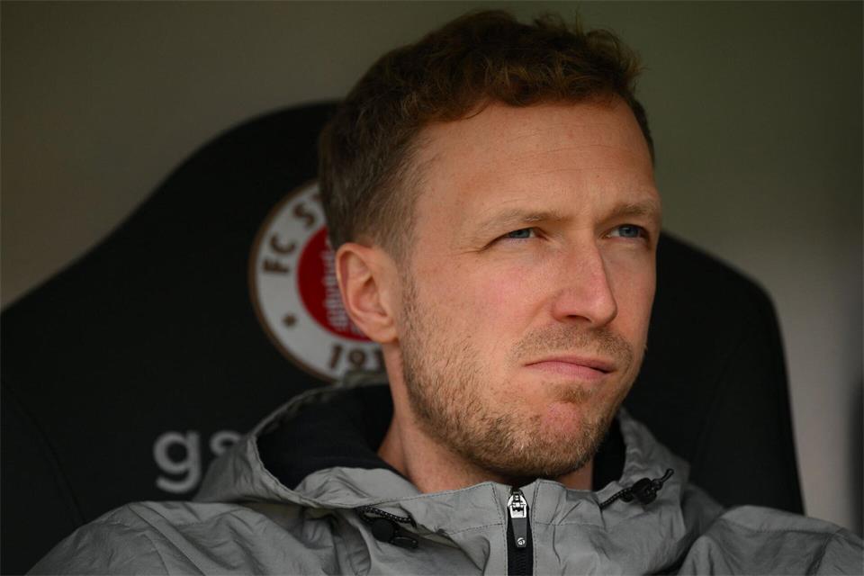 Trainer Maximilian Senft hatte einen schwachen Start beim KSC. (Archivbild)Gregor Fischer/dpa