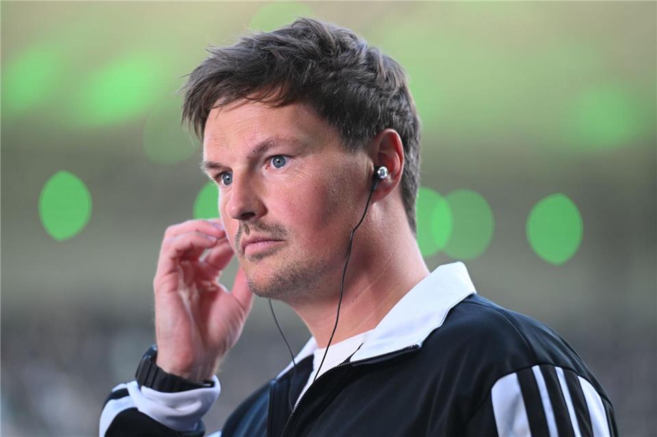 Trainer Merlin Polzin und der HSV spielen am Samstag gegen Bayern München.Fabian Strauch/dpa