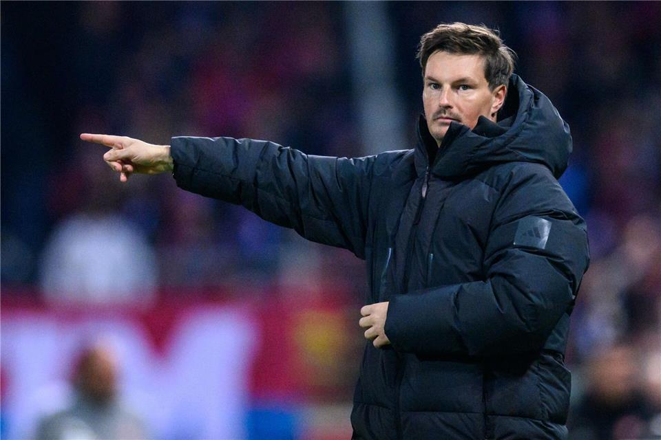 Trainer Merlin Polzin und der Hamburger SV erwarten am Samstag Borussia Dortmund im Volksparkstadion.Tom Weller/dpa