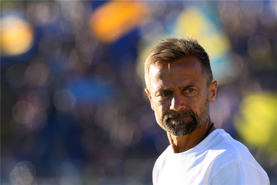 Trainer Michael Schiele von den Würzburger Kickers will in die 3. Liga aufsteigen. Hendrik Schmidt/dpa