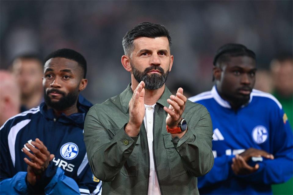 Trainer Miron Muslic steht vor seinem ersten Bundesligaspiel. (Archivbild)Hendrik Schmidt/dpa