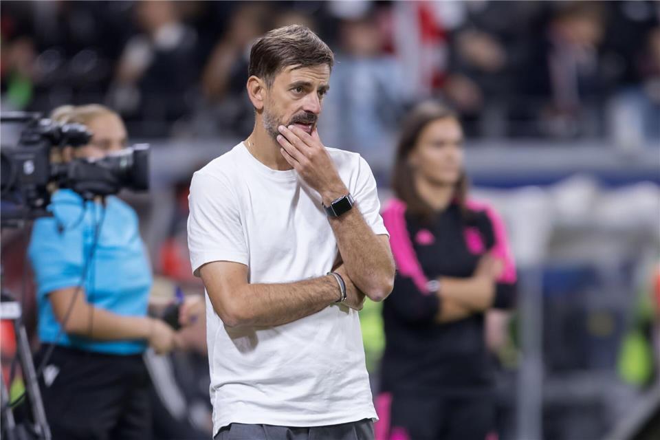 Trainer Niko Arnautis hat mit Eintracht Frankfurt bereits die dritte Saison-Niederlage kassiert.Jürgen Kessler/dpa