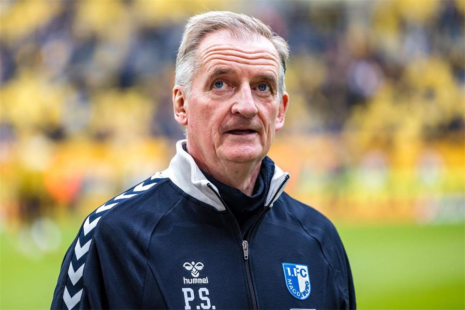 Trainer Petrik Sander vom 1. FC Magdeburg war mit der Leistung seiner Mannschaft beim 0:2 in Dresden unzufrieden.Frank Hammerschmidt/dpa
