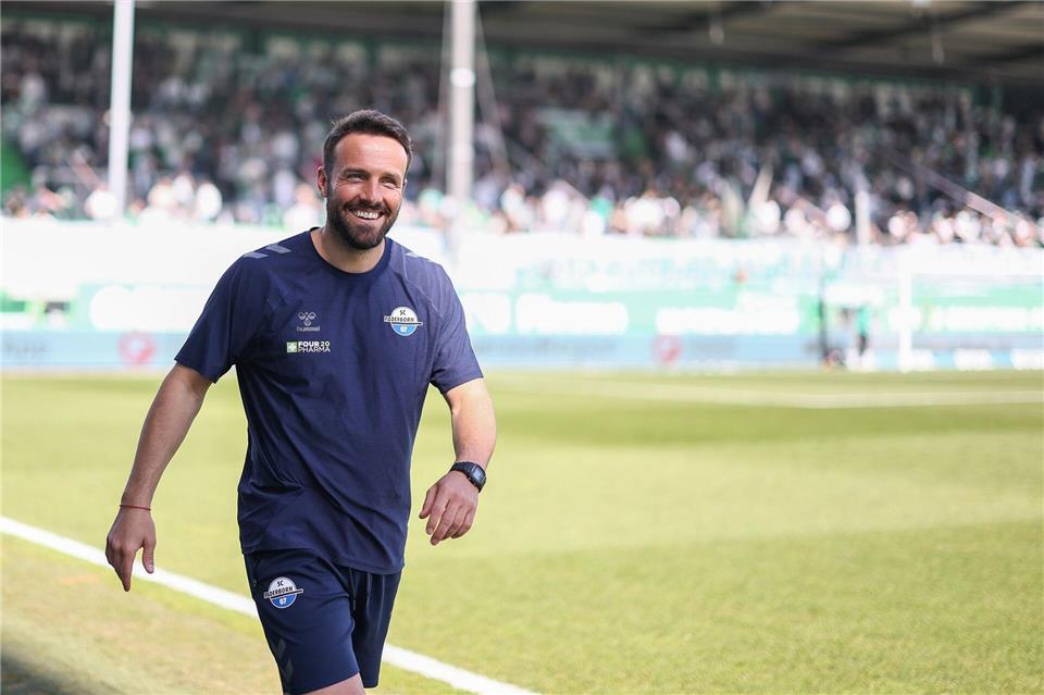 Trainer Ralf Kettemann zeigt sich zuversichtlich für das Spiel in Hannover. (Archivbild)Daniel Löb/dpa