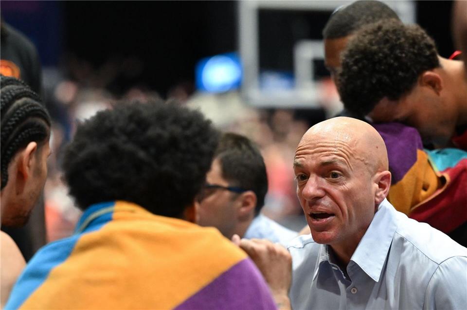 Trainer Rodrigo Pastore und die Bundesliga-Basketballer der Niners Chemnitz erkämpften sich den Eurocup-Heimsieg gegen Trento. (Archivbild)Hendrik Schmidt/dpa