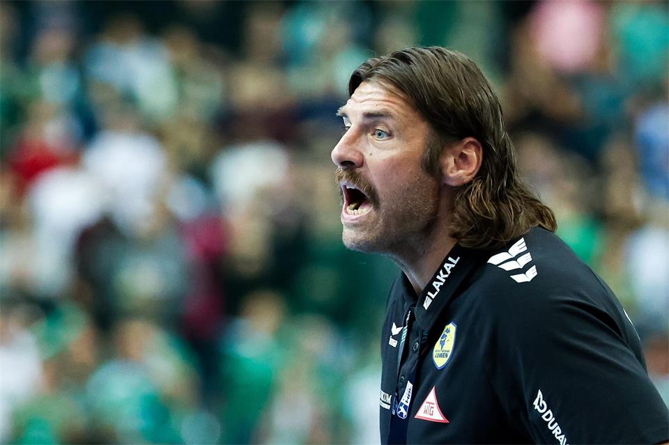 Trainer Sebastian Hinze und die Bundesliga-Handballer des ThSV Eisenach mussten sich in Flensburg nur knapp geschlagen geben.Jan Woitas/dpa