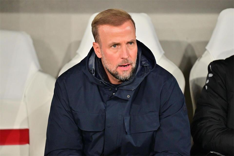 Trainer Sebastian Hoeneß nimmt die VfB-Profis in die Pflicht. (Archivbild)Jan-Philipp Strobel/dpa