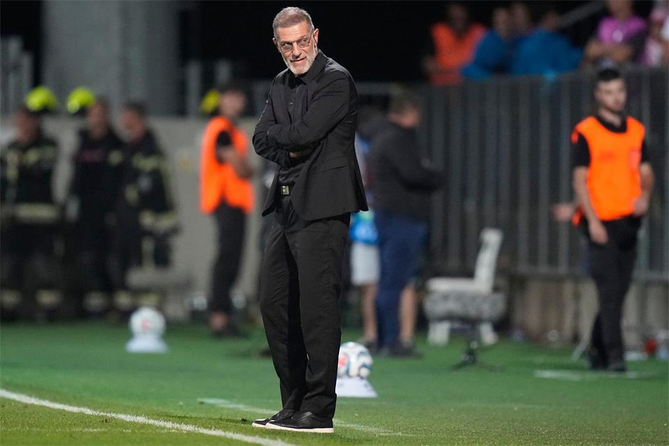 Trainer Slaven Bilic steht in Kroatien in der Kritik. Darko Bandic/AP/dpa