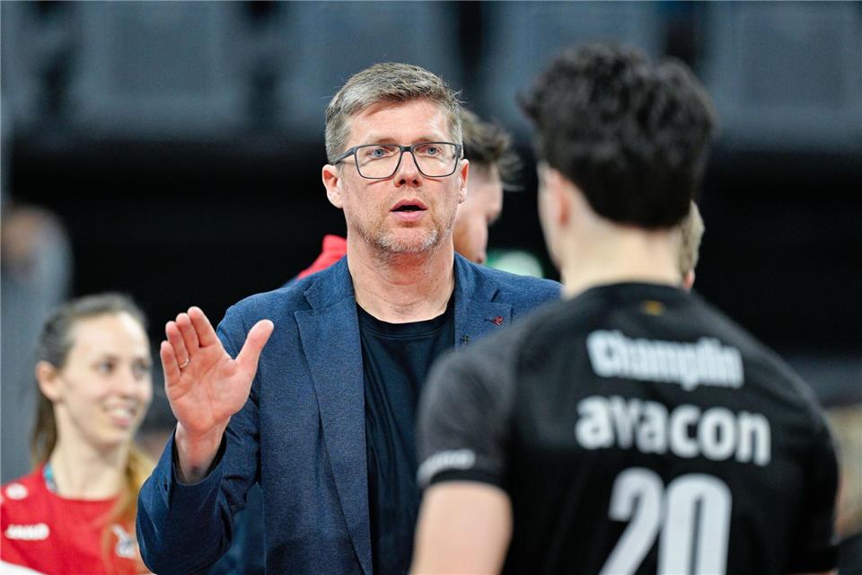 Trainer Stefan Hübner und die SVG Lüneburg verloren auch das zweite Finalspiel gegen Piacenza. (Archivbild)Uwe Anspach/dpa