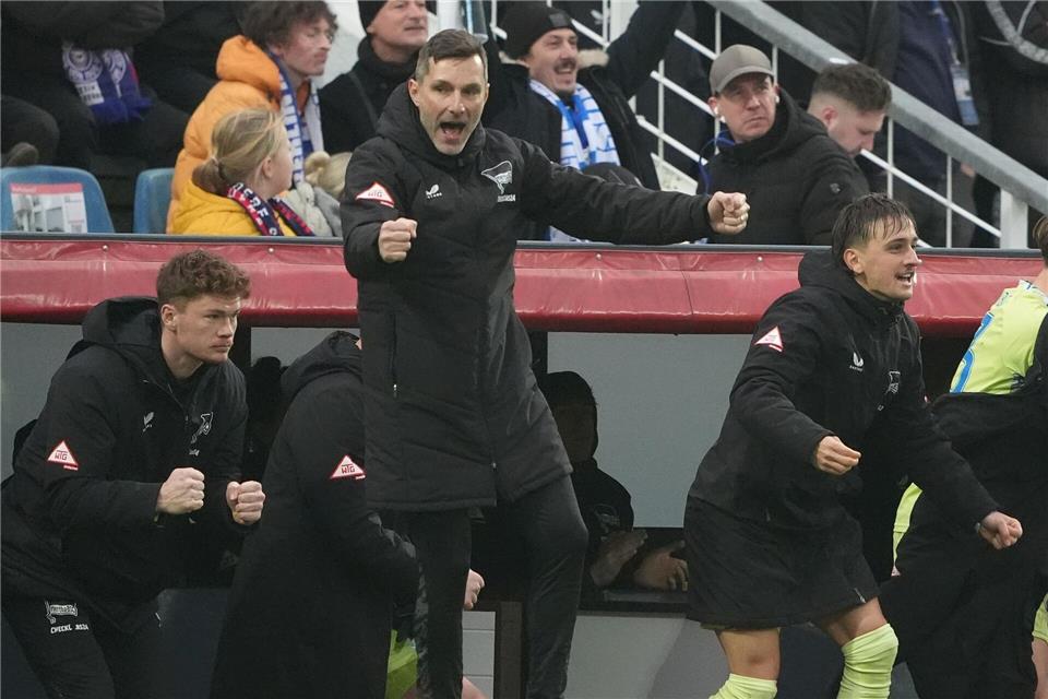 Trainer Stefan Leitl will mit der Hertha auf Erfolgskurs bleiben. Marcus Brandt/dpa