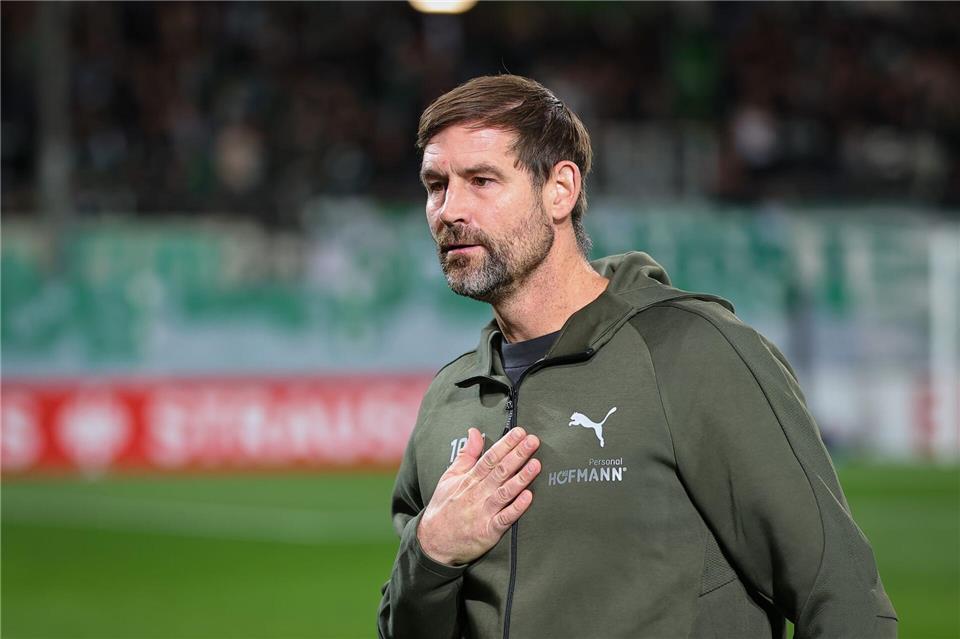 Wer wird die Nummer 1? Spannender Kampf um Fürther Tor  Trainer Thomas Kleine hofft auf ein Ende der Misserfolge. Daniel Karmann/dpa